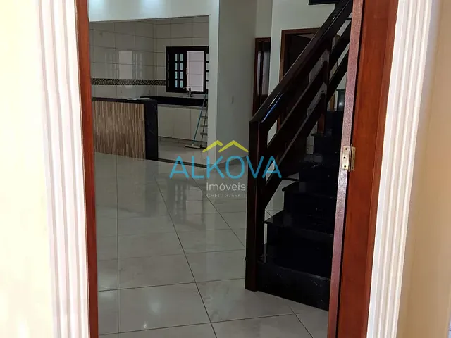 Sobrado com 305m² 4 quartos e 4 banheiros, à venda, no bairro Residencial Santa Paula em Jacareí