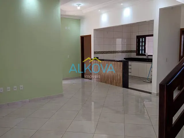 Sobrado com 305m² 4 quartos e 4 banheiros, à venda, no bairro Residencial Santa Paula em Jacareí