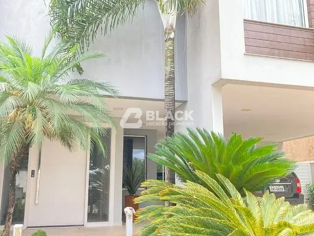 Sobrado com 250m² 3 quartos e 5 banheiros, à venda ou para alugar, no bairro Bairro Itapeva em Votorantim
