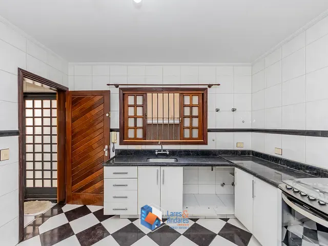 Sobrado com 180m² 3 quartos e 5 banheiros, à venda, no bairro Parque São Domingos em São Paulo