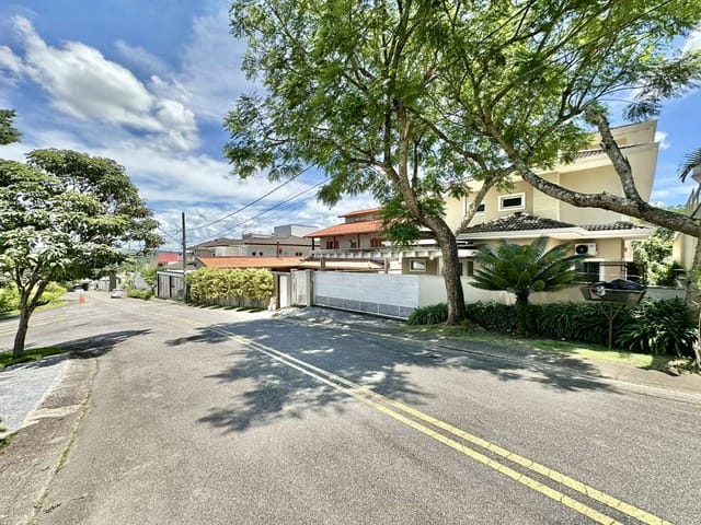 Foto do Sobrado - Casa para venda e locação, Condomínio Golf Village - Granja Viana - 4 Quartos, 2 Suítes, 2 Banheiros, 3 Vagas, 358m² | Eleve Imóveis