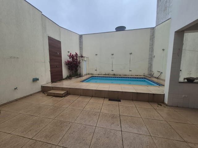 Sobrado com 200m² 3 quartos e 5 banheiros, à venda ou para alugar, no bairro Jardim da Glória em São Paulo