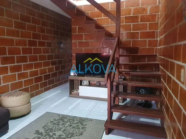 Sobrado com 60m² 2 quartos e 1 banheiro, à venda, no bairro Pontal de Santa Marina em Caraguatatuba