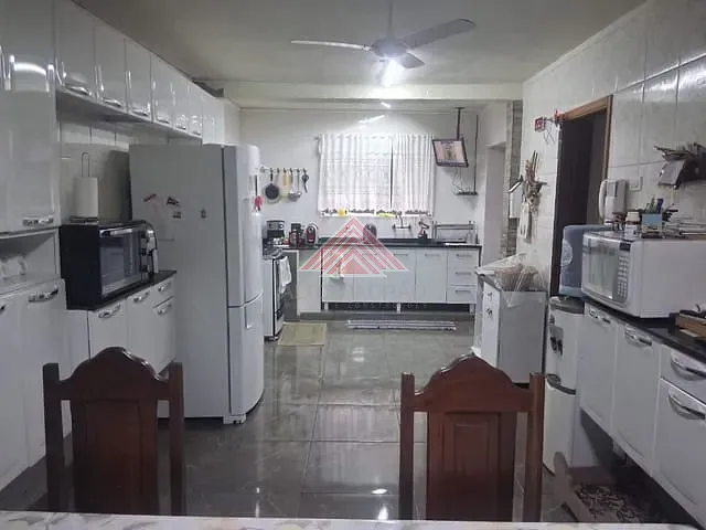 Sobrado com 287m² 5 quartos e 2 banheiros, à venda, no bairro Jardim Haydee em Mauá