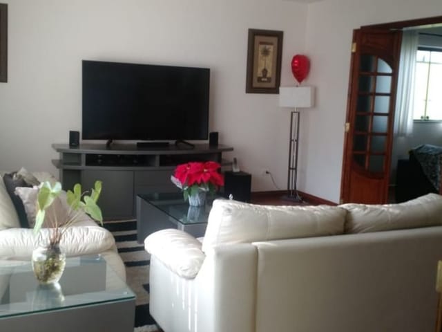 Sobrado com 250m² 4 quartos e 3 banheiros, à venda, no bairro Adalgisa em Osasco