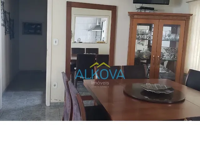Sobrado com 300m² 3 quartos e 2 banheiros, à venda, no bairro Vila Canevari em Cruzeiro