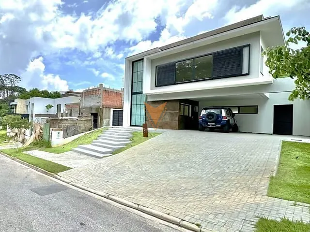 Sobrado com 500m² 3 quartos e 5 banheiros, à venda, no bairro Granja Viana em Embu das Artes