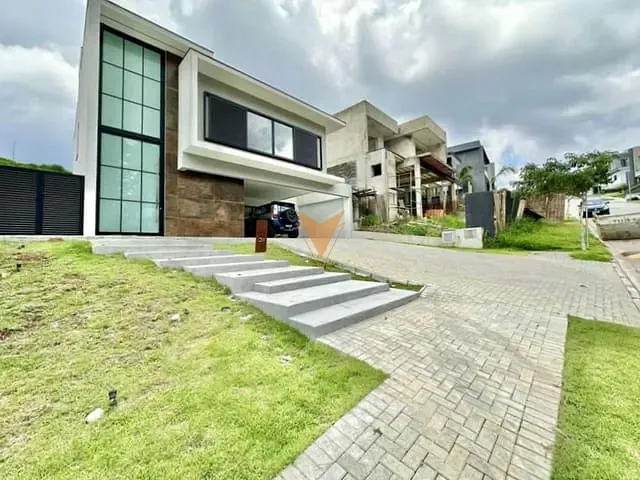 Sobrado com 500m² 3 quartos e 5 banheiros, à venda, no bairro Granja Viana em Embu das Artes