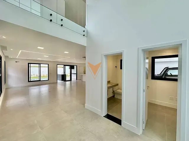 Sobrado com 500m² 3 quartos e 5 banheiros, à venda, no bairro Granja Viana em Embu das Artes