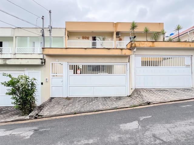 Sobrado com 204m² 4 quartos e 4 banheiros, à venda, no bairro Vila Gumercindo em São Paulo