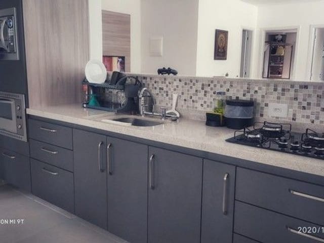 Sobrado com 350m² 4 quartos e 4 banheiros, à venda, no bairro Jardim Barbacena em Cotia