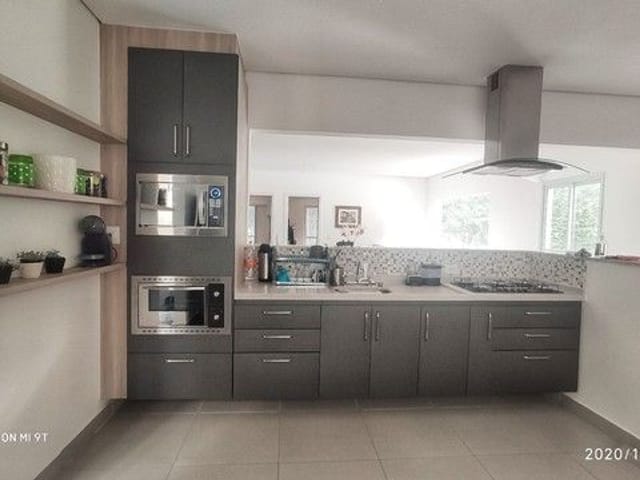 Sobrado com 350m² 4 quartos e 4 banheiros, à venda, no bairro Jardim Barbacena em Cotia