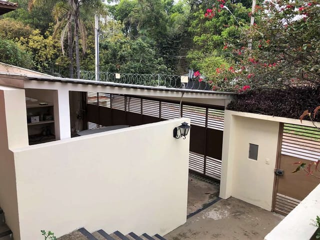 Foto do Sobrado - Casa à Venda , Moderno no Miolo da Granja Viana – 3 Suítes, 3 Banheiros, 3 Vagas, 344m², Conforto e Sofisticação em Localização Privilegiada | Eleve Imóveis
