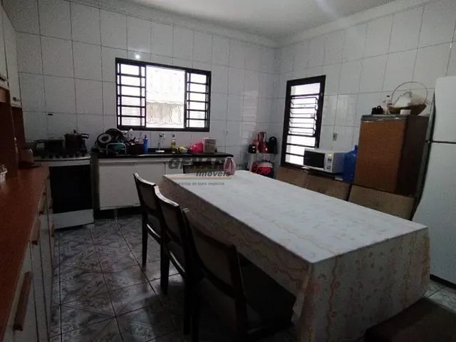 Sobrado com 130m² 4 quartos e 2 banheiros, à venda, no bairro Jardim Hubert em Indaiatuba