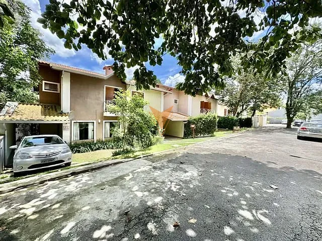Sobrado com 467m² 3 quartos e 2 banheiros, à venda, no bairro Granja Viana em Carapicuíba