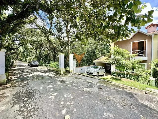 Sobrado com 467m² 3 quartos e 2 banheiros, à venda, no bairro Granja Viana em Carapicuíba
