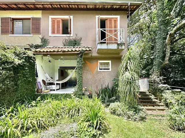 Sobrado com 467m² 3 quartos e 2 banheiros, à venda, no bairro Granja Viana em Carapicuíba