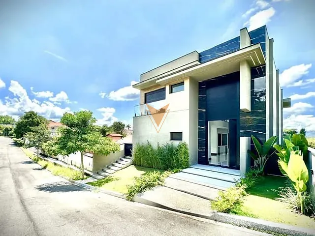 Sobrado com 398m² 4 quartos e 5 banheiros, à venda, no bairro São Paulo II em Cotia