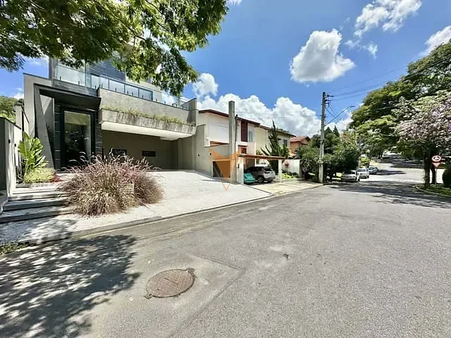 Sobrado com 398m² 4 quartos e 5 banheiros, à venda, no bairro São Paulo II em Cotia