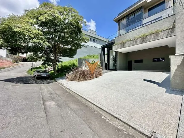 Sobrado com 398m² 4 quartos e 5 banheiros, à venda, no bairro São Paulo II em Cotia