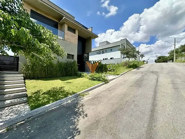 Sobrado com 398m² 4 quartos e 5 banheiros, à venda, no bairro São Paulo II em Cotia