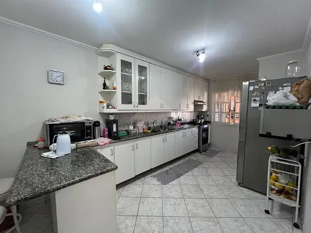 Sobrado com 322m² 3 quartos e 1 banheiro, à venda, no bairro Jardim Guapituba em Mauá