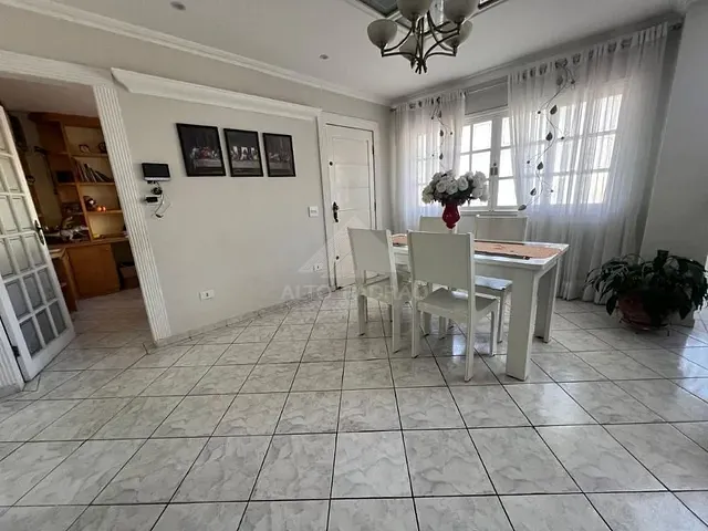 Sobrado com 322m² 3 quartos e 1 banheiro, à venda, no bairro Jardim Guapituba em Mauá