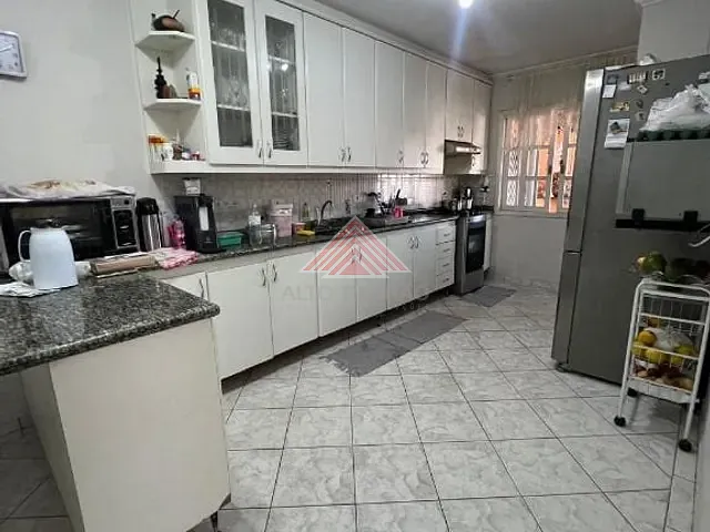 Sobrado com 322m² 3 quartos e 1 banheiro, à venda, no bairro Jardim Guapituba em Mauá