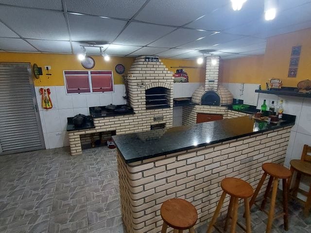 Sobrado com 360m² 2 quartos e 5 banheiros, à venda, no bairro Pestana em Osasco