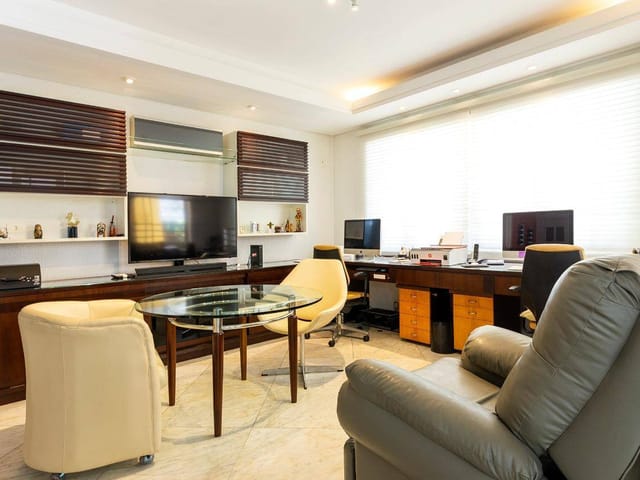 Sobrado com 2100m² 6 quartos e 6 banheiros, à venda ou para alugar, no bairro Chácara Monte Alegre em São Paulo