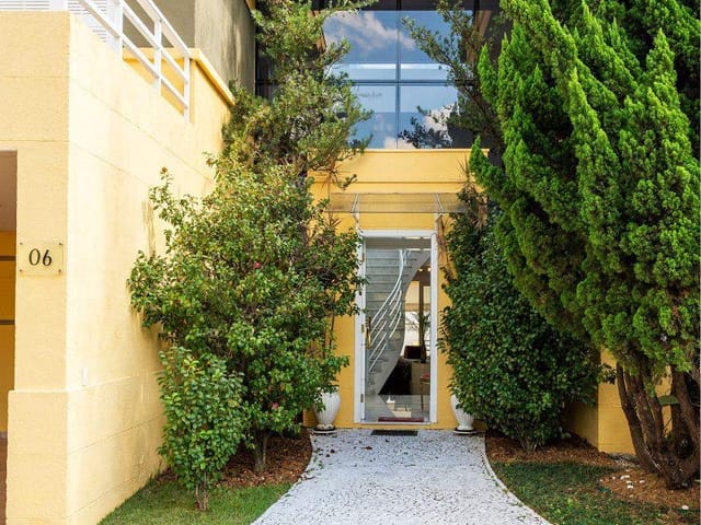 Sobrado com 2100m² 6 quartos e 6 banheiros, à venda ou para alugar, no bairro Chácara Monte Alegre em São Paulo