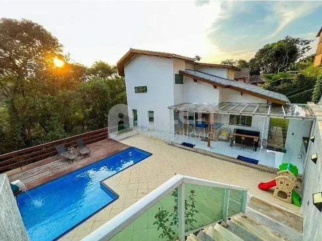 Sobrado com 1000m² 4 quartos e 5 banheiros, à venda ou para alugar, no bairro Cumbari em Mairiporã