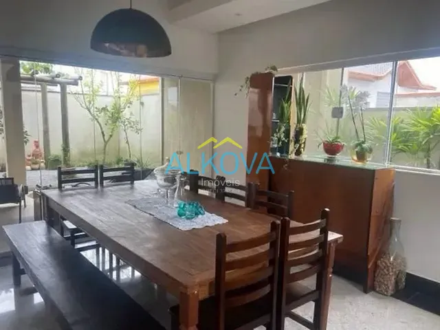 Sobrado com 252m² 4 quartos e 4 banheiros, à venda, no bairro Condomínio Residencial Mantiqueira em São José dos Campos