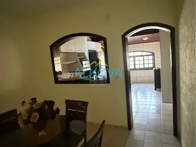 Sobrado com 250m² 2 quartos e 2 banheiros, à venda, no bairro Residencial União em São José dos Campos