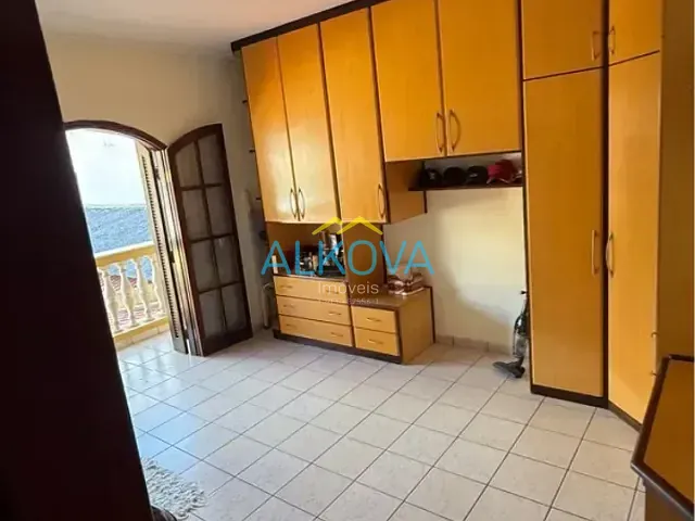 Sobrado com 250m² 2 quartos e 2 banheiros, à venda, no bairro Residencial União em São José dos Campos