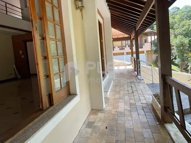 Sobrado com 1000m² 5 quartos e 7 banheiros, à venda, no bairro Caraguatá em Mairiporã