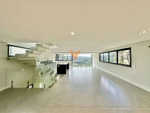 Sobrado com 363m² 4 quartos e 5 banheiros, à venda, no bairro São Paulo II em Cotia