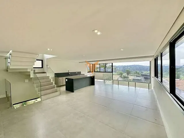 Sobrado com 363m² 4 quartos e 5 banheiros, à venda, no bairro São Paulo II em Cotia