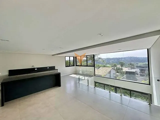 Sobrado com 363m² 4 quartos e 5 banheiros, à venda, no bairro São Paulo II em Cotia