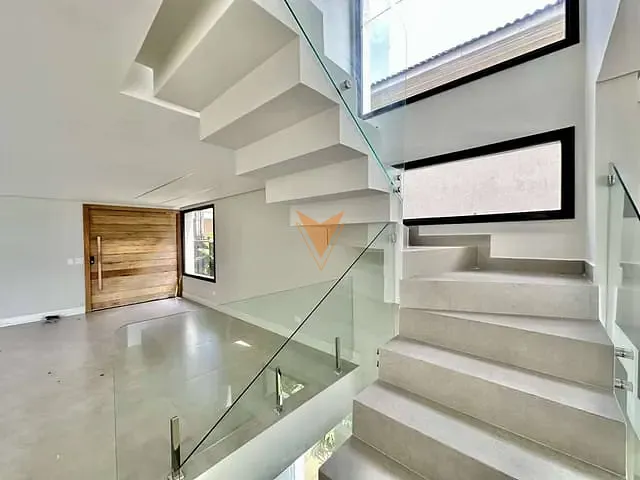 Sobrado com 363m² 4 quartos e 5 banheiros, à venda, no bairro São Paulo II em Cotia