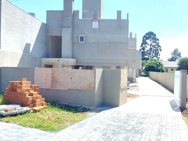 Sobrado com 100m² 3 quartos e 2 banheiros, à venda, no bairro Cajuru em Curitiba