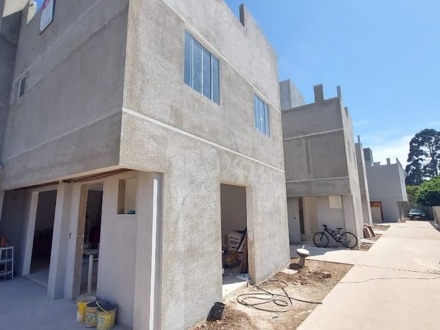 Sobrado com 100m² 3 quartos e 2 banheiros, à venda, no bairro Cajuru em Curitiba