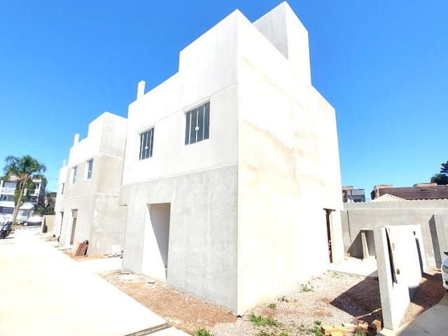 Sobrado com 100m² 3 quartos e 2 banheiros, à venda, no bairro Cajuru em Curitiba