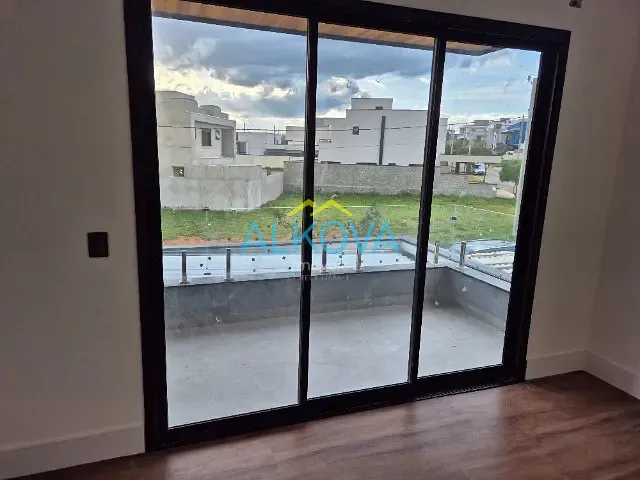 Sobrado com 250m² 4 quartos e 5 banheiros, à venda, no bairro Loteamento Floresta em São José dos Campos