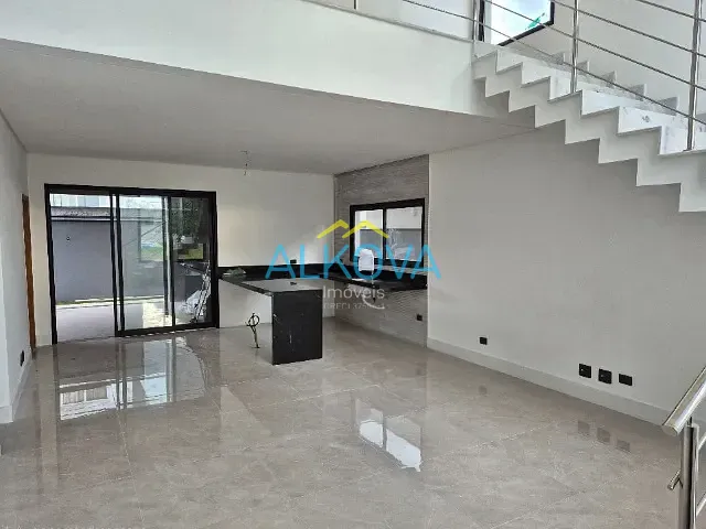 Sobrado com 250m² 4 quartos e 5 banheiros, à venda, no bairro Loteamento Floresta em São José dos Campos