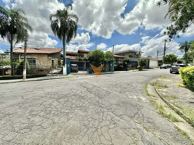 Sobrado com 283m² 4 quartos e 3 banheiros, à venda, no bairro Jardim Jussara em São Paulo