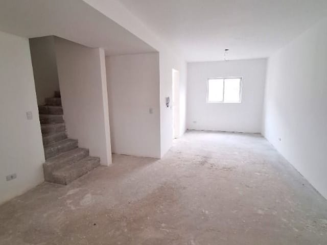 Sobrado com 105m² 3 quartos e 3 banheiros, à venda, no bairro Uberaba em Curitiba