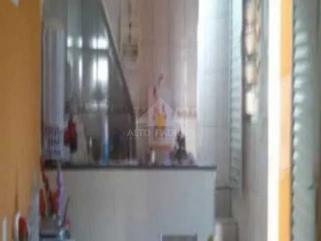 Sobrado 3 quartos e 2 banheiros, à venda, no bairro Vila Nossa Senhora das Vitórias em Mauá