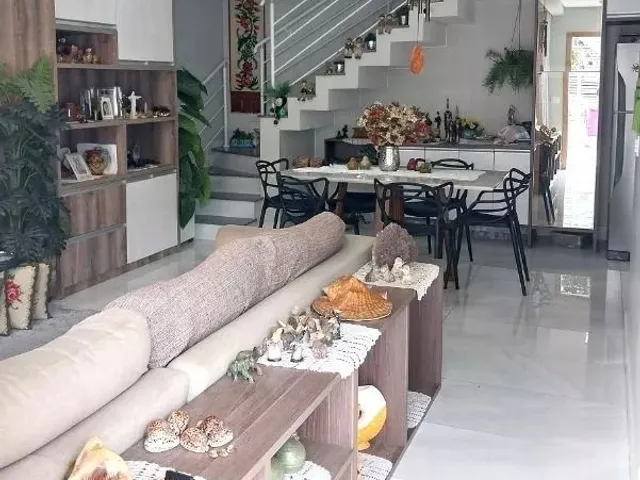 Sobrado com 106m² 3 quartos e 1 banheiro, à venda, no bairro Boqueirão em Curitiba