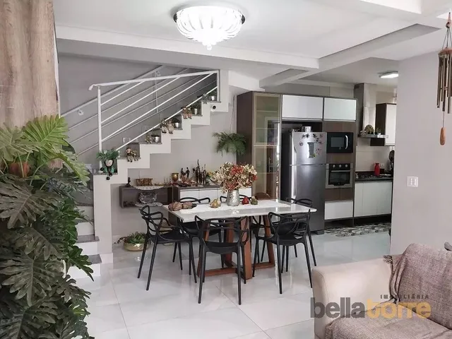Sobrado com 106m² 3 quartos e 1 banheiro, à venda, no bairro Boqueirão em Curitiba